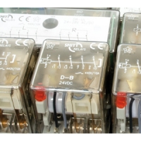 Instantaneous plug-in Auxiliary power relays